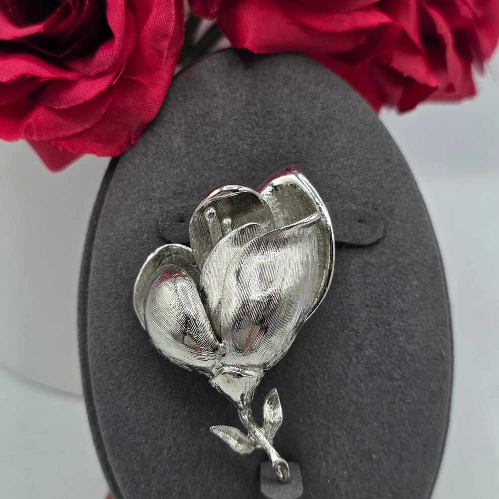 Vintage Roget Silver Tone Textured Floral Flower Bud Magnolia Brooch Pin‎